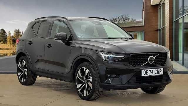Used 2025 Volvo XC40 Ultra SUV | £37,750 (Expensive) - Image 1/4