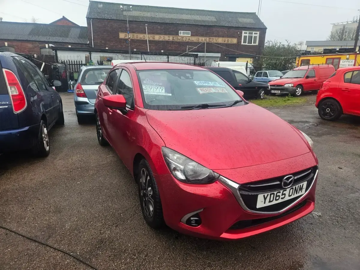 Used Mazda 2 Inclusive 105 HP (77 kW) 2015 Red Hatchback