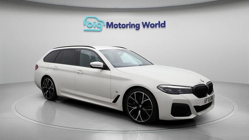 White Used 2020 BMW 520 M Sport Estate | £20,500 (Fair price) - Image 1/4
