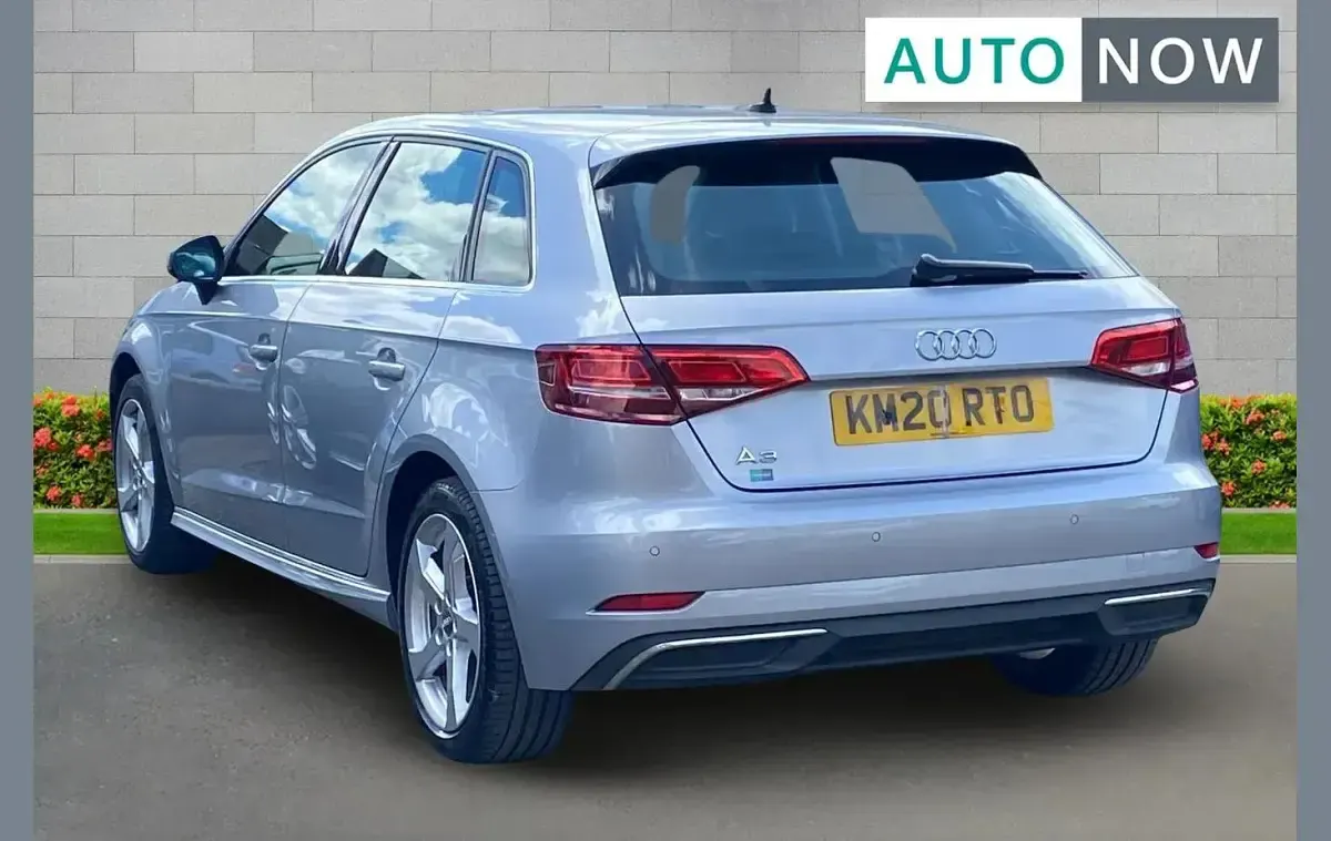 Used Audi A3 e-tron Advanced 200 HP (147 kW) 2020 Silver Hatchback