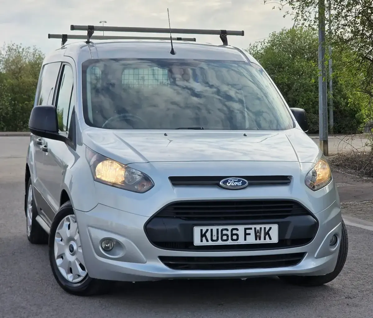 Used Ford Transit Connect Trend 100 HP (73 kW) 2016 Silver MPV