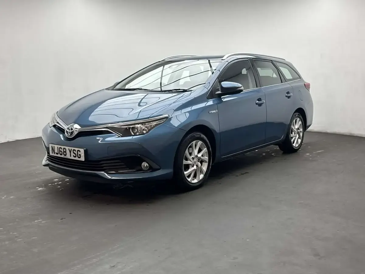 Used Toyota Auris Hybrid 2018 Blue Estate