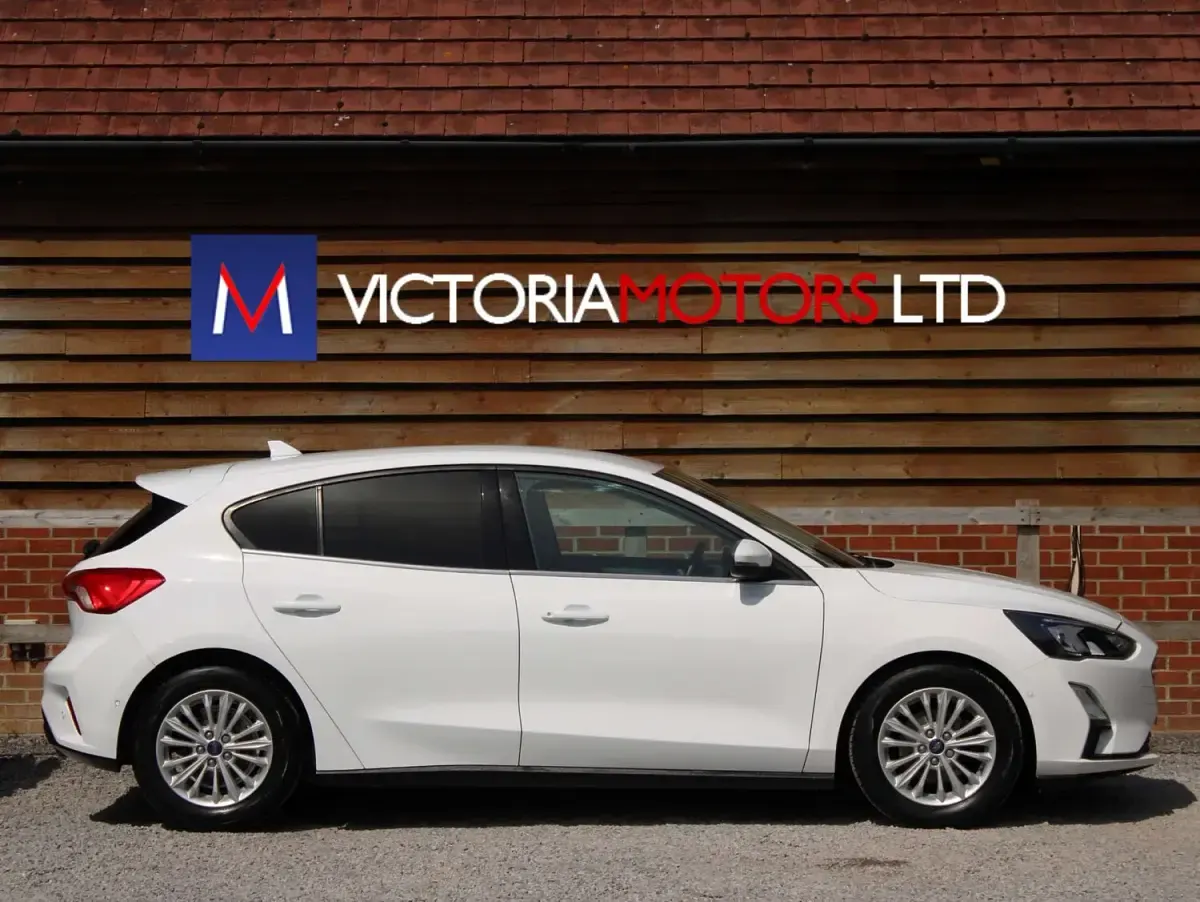 Used Ford Focus Titanium 120 HP (88 kW) 2020 White Hatchback