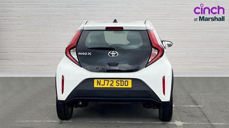 Used Toyota Aygo X PURE 72 HP (52 kW) 2022 White SUV