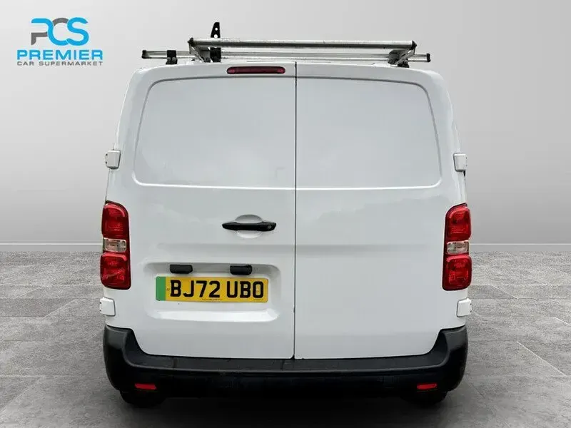 Used Peugeot e-Expert 100 kW (136 HP) 2022 White Van