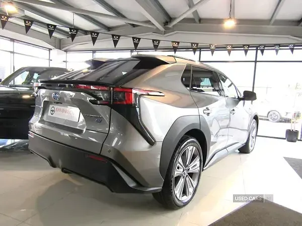 Używany Subaru Solterra 150 kW (204 KM) 2024 Srebrny SUV