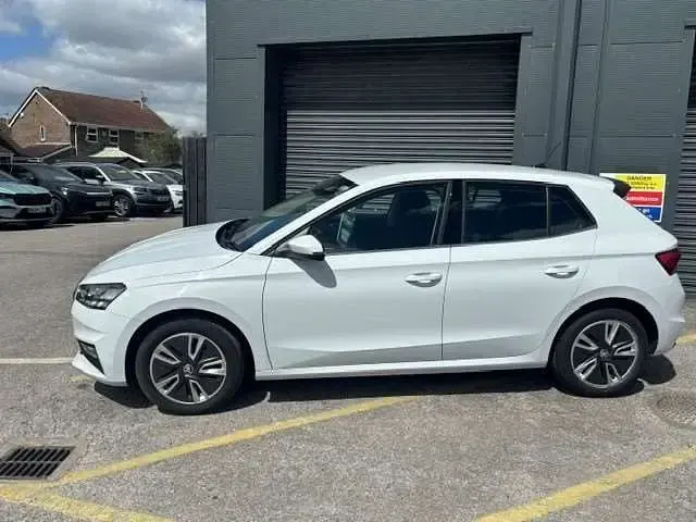 Used Skoda Fabia SE L 70 HP (51 kW) 2022 White Hatchback