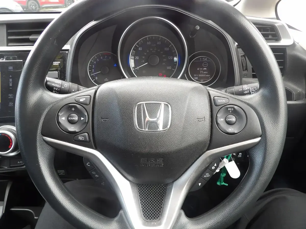 Used Honda Jazz SE 102 HP (75 kW) 2018 Red Hatchback
