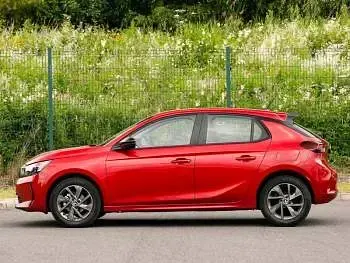 Nowe Vauxhall Corsa Design Edition 100 KM (73 kW) 2026 Czerwony Hatchback