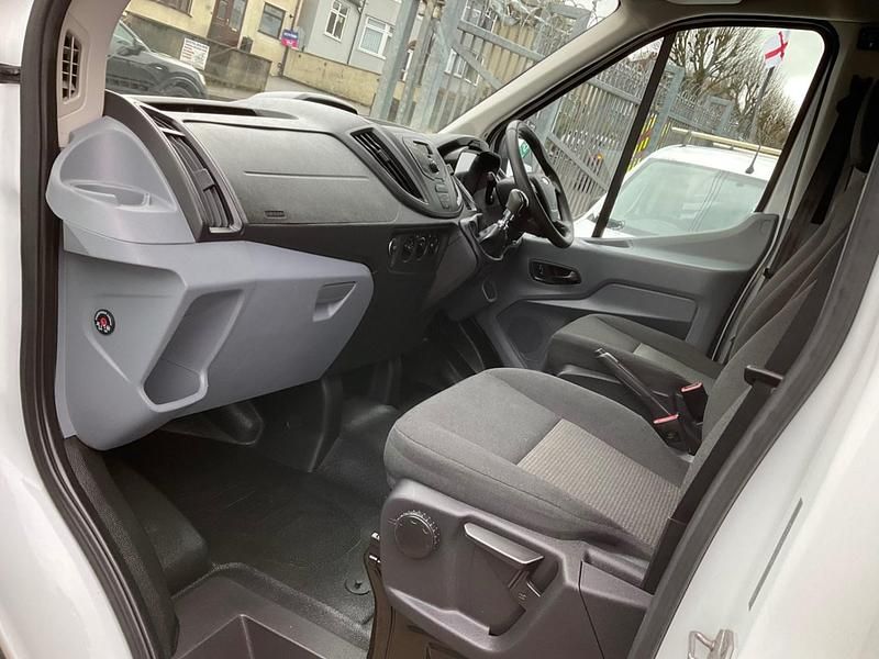 Used Ford Transit 130 HP (95 kW) 2018 White MPV