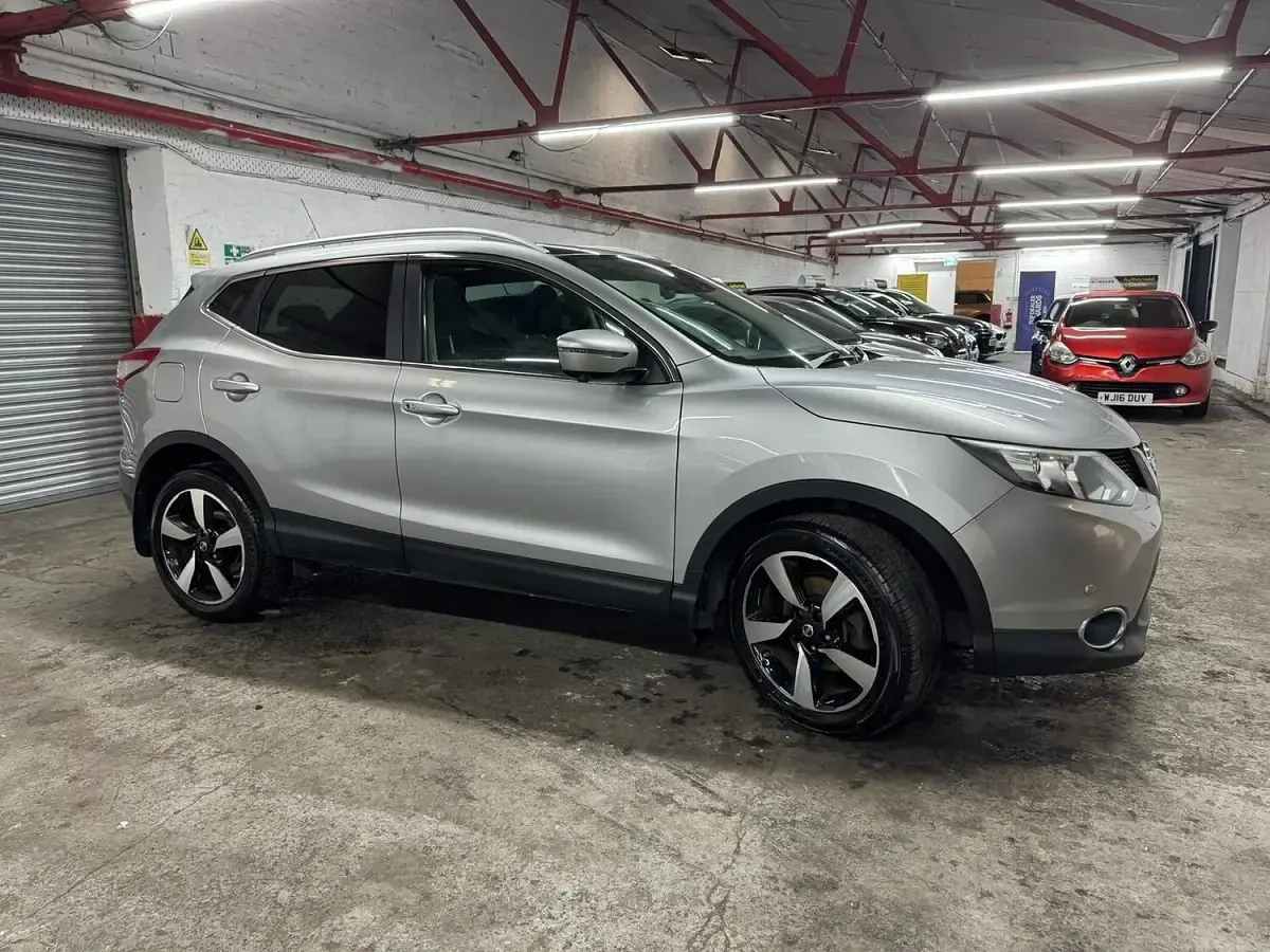 Used Nissan Qashqai N-Connecta 110 HP (80 kW) 2016 Silver SUV