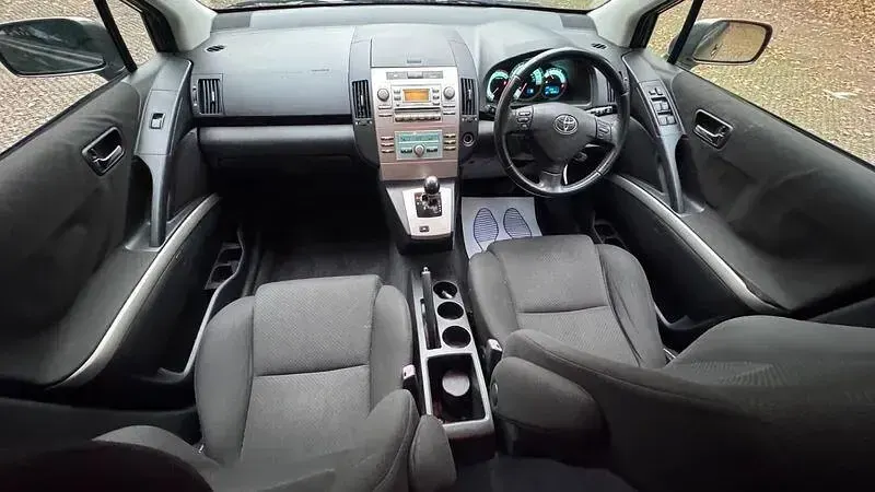 Used Toyota Corolla Verso 129 HP (94 kW) 2006 Grey MPV