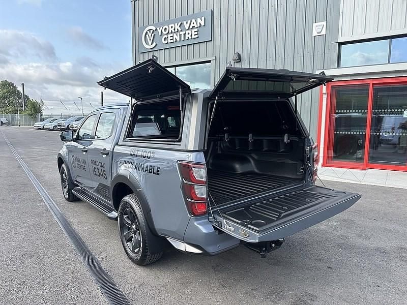 Used Isuzu D-Max 163 HP (119 kW) 2025 Steel grey Pickup