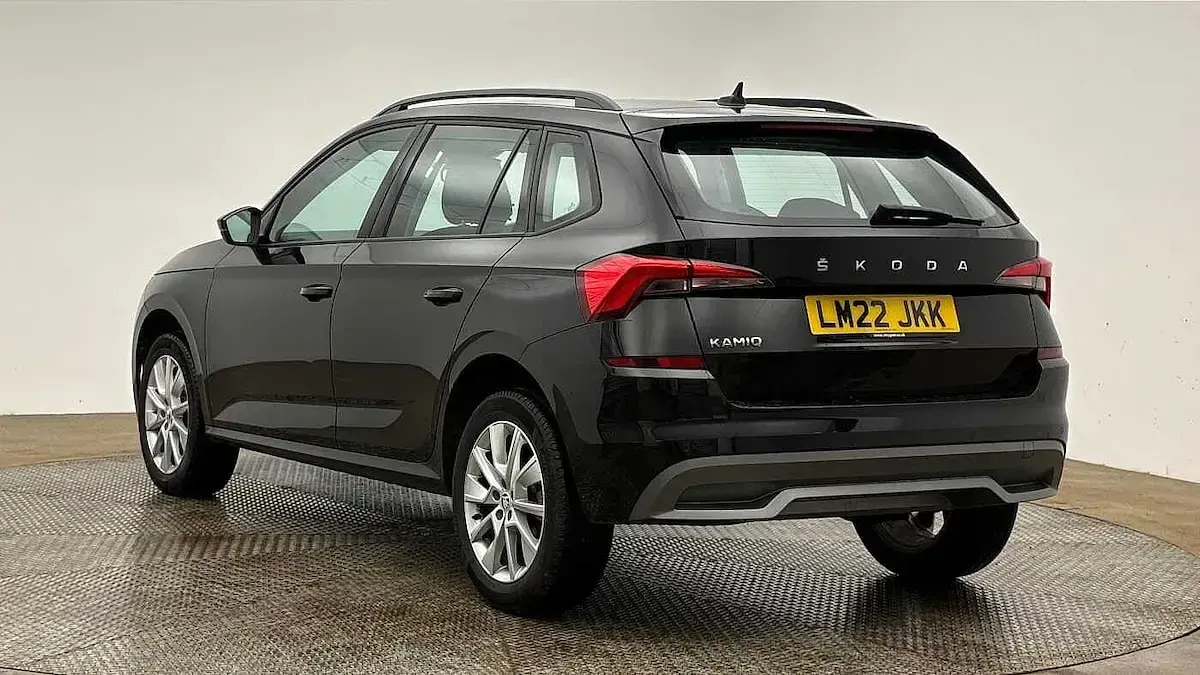 Used Skoda Kamiq SE 70 HP (51 kW) 2022 Black magic pearl effect SUV