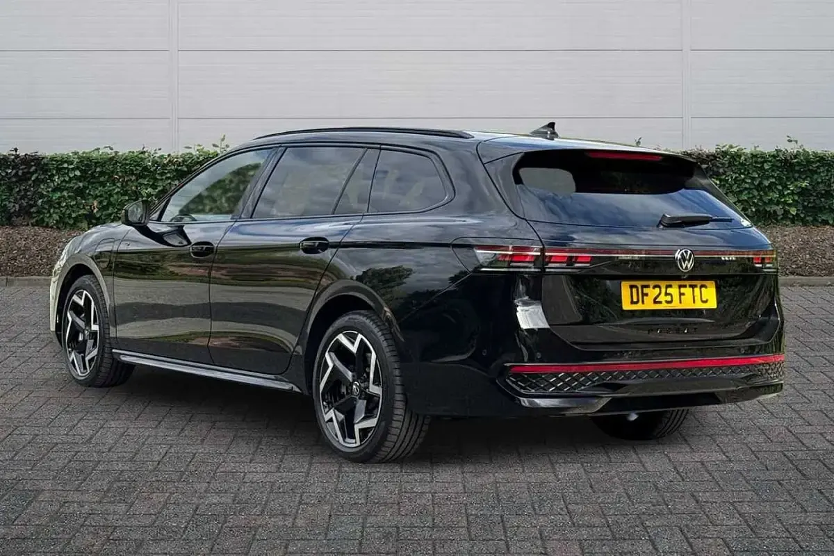Used VW Passat R-line 272 HP (200 kW) 2025 Black Estate