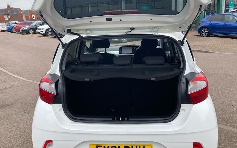 Used Hyundai i10 Premium 67 HP (49 kW) 2023 Hatchback