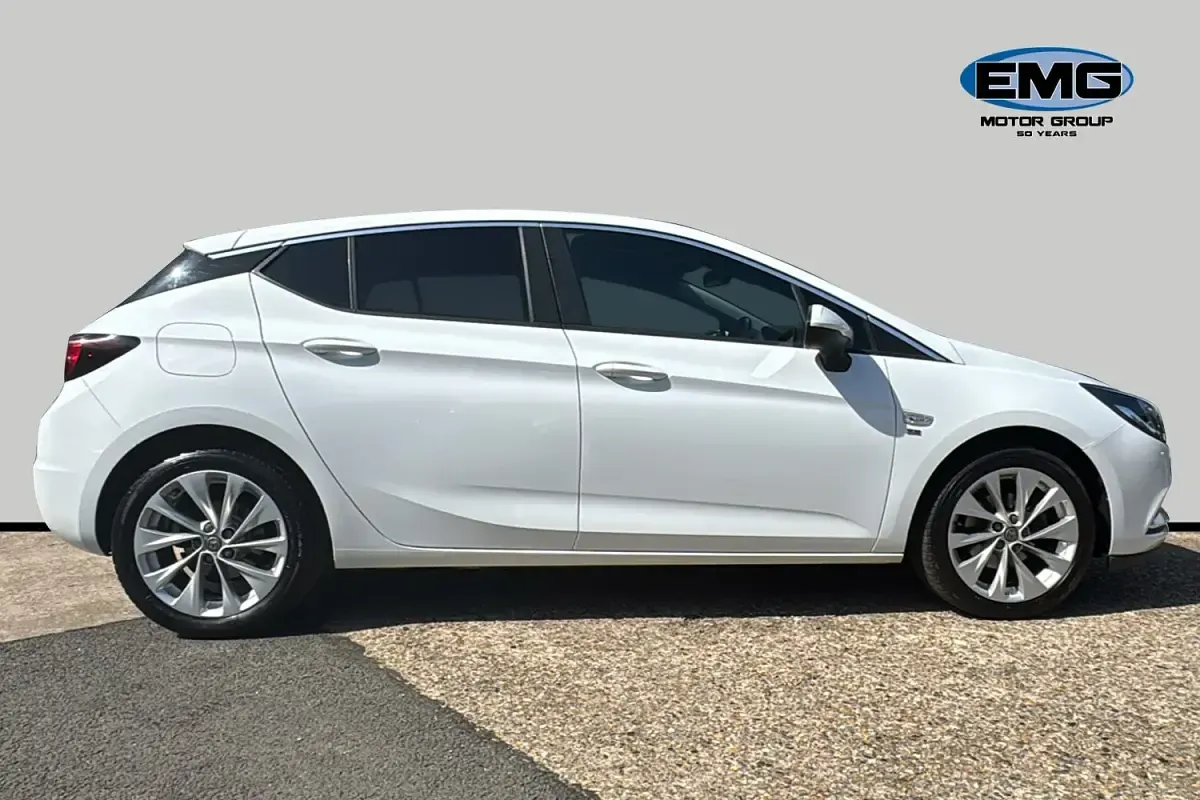 Used Vauxhall Astra 150 HP (110 kW) 2018 White Hatchback
