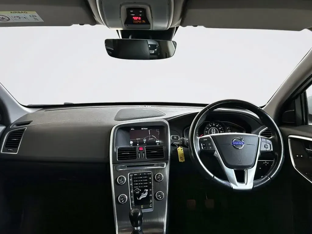 Used Volvo XC60 SE 181 HP (133 kW) 2015 White SUV