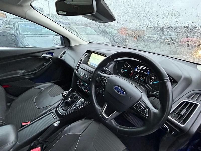 Used Ford Focus Titanium X 120 HP (88 kW) 2017 Blue Hatchback