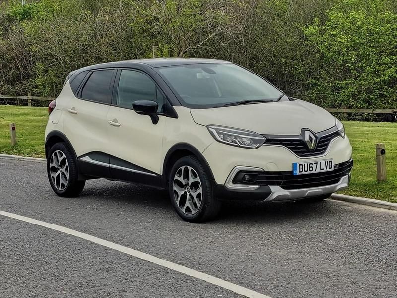 Used Renault Captur Dynamique 90 HP (66 kW) 2017 Cream/black SUV