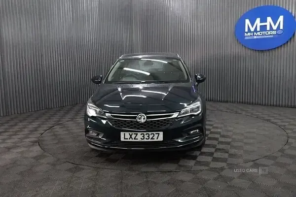 Used Vauxhall Astra Elite 150 HP (110 kW) 2017 Green Estate
