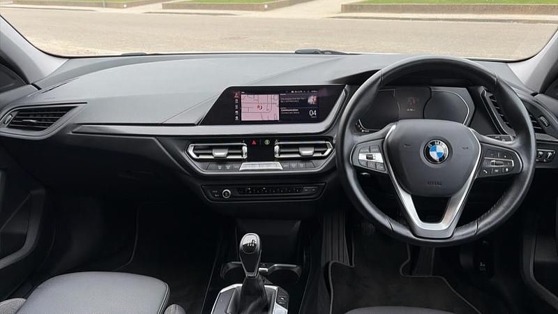 Used BMW 118 Sport Line 150 HP (110 kW) 2020 White Hatchback