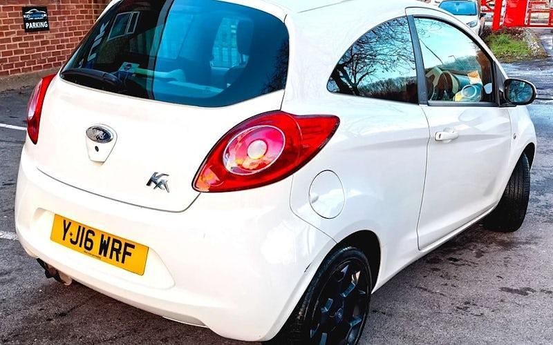 Used Ford Ka Zetec 69 HP (50 kW) 2016 White Hatchback