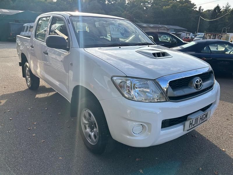 Used Toyota HiLux 144 HP (105 kW) 2011 White Pickup