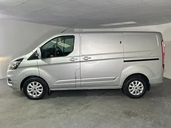 Used Ford Transit Custom Limited 130 HP (95 kW) 2019 Silver Van