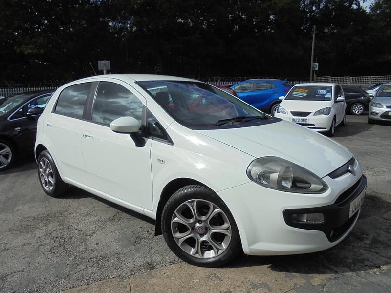 White Used 2012 Fiat Punto Evo Hatchback | £1,995 (Good price) - Image 1/4