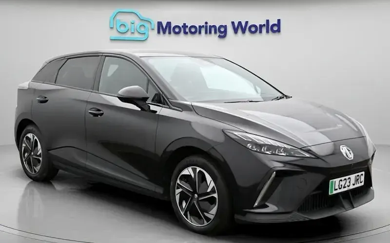 Begagnad MG MG4 EV Trophy 150 kW (204 HK) 2025 Halvkombi