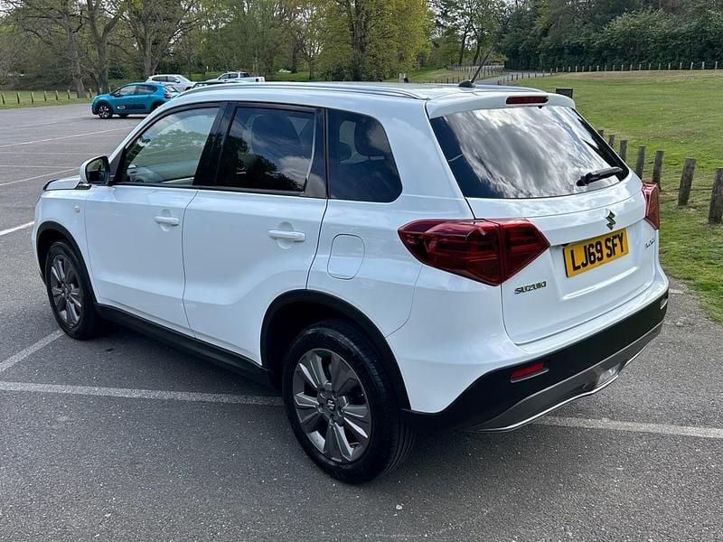 Used Suzuki Vitara SZ-T 112 HP (82 kW) 2019 White SUV