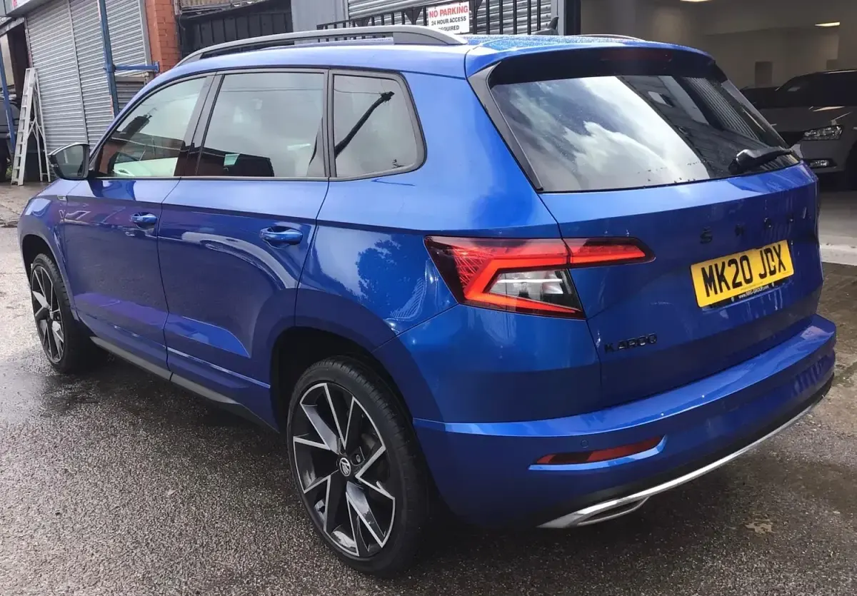 Usado Skoda Karoq SportLine 150 HP (110 kW) 2020 Azul SUV
