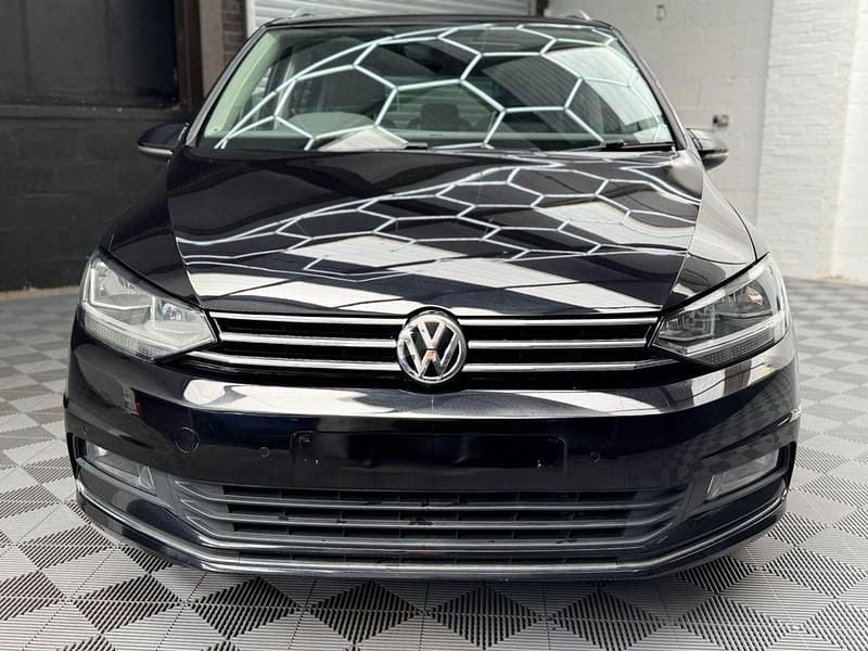 Begagnad VW Touran SEL 150 HK (110 kW) 2016 Svart Minibuss