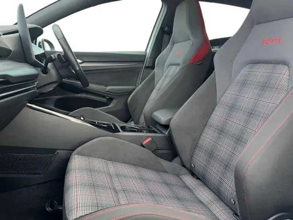Used VW Golf VIII 265 HP (194 kW) 2024