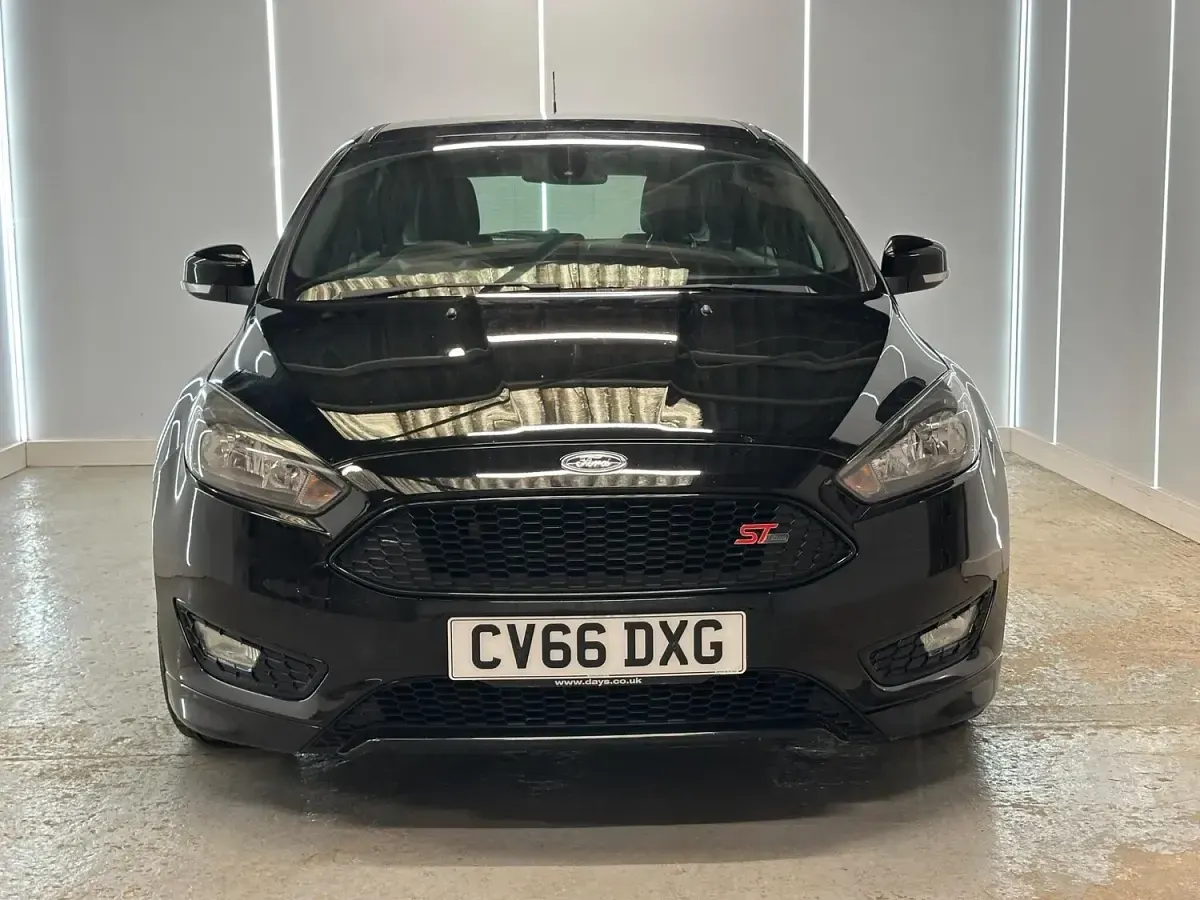 Used Ford Focus ST-Line 120 HP (88 kW) 2016 Black Hatchback