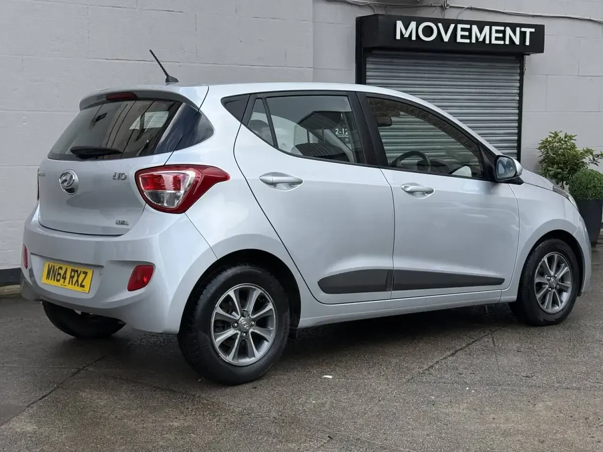 Used Hyundai i10 Premium 87 HP (63 kW) 2014 Silver Hatchback