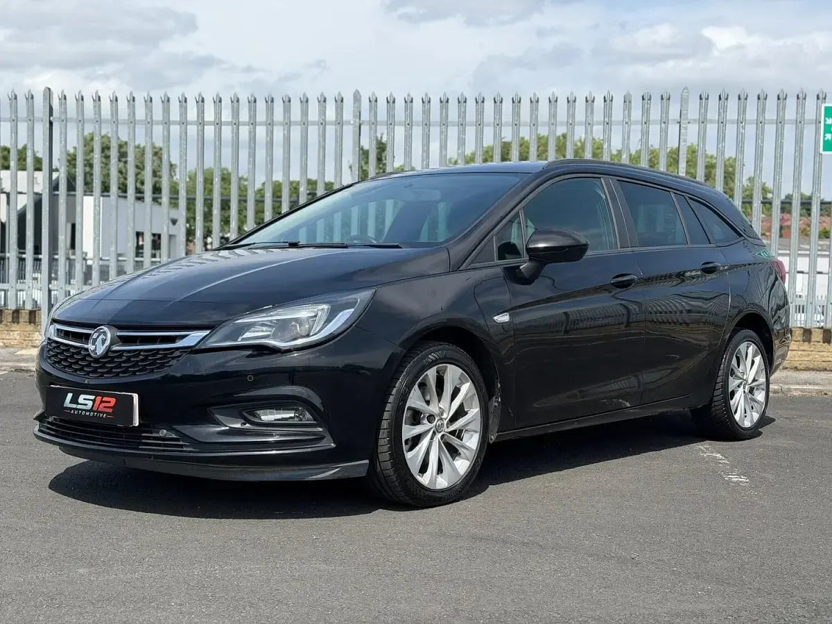 Used Vauxhall Astra S 136 HP (100 kW) 2019 Black Estate