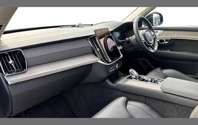 Used Volvo XC90 Ultra 247 HP (181 kW) 2025 Red SUV