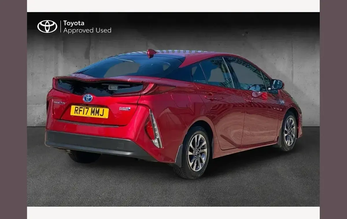 Used Toyota Prius Business Edition 122 HP (89 kW) 2017 Red Hatchback