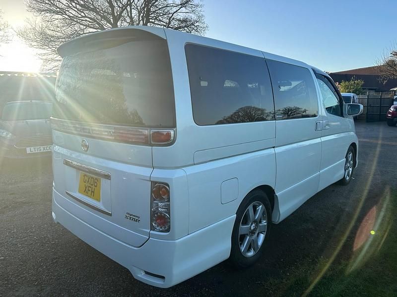 Used Nissan Elgrand 2006 White MPV