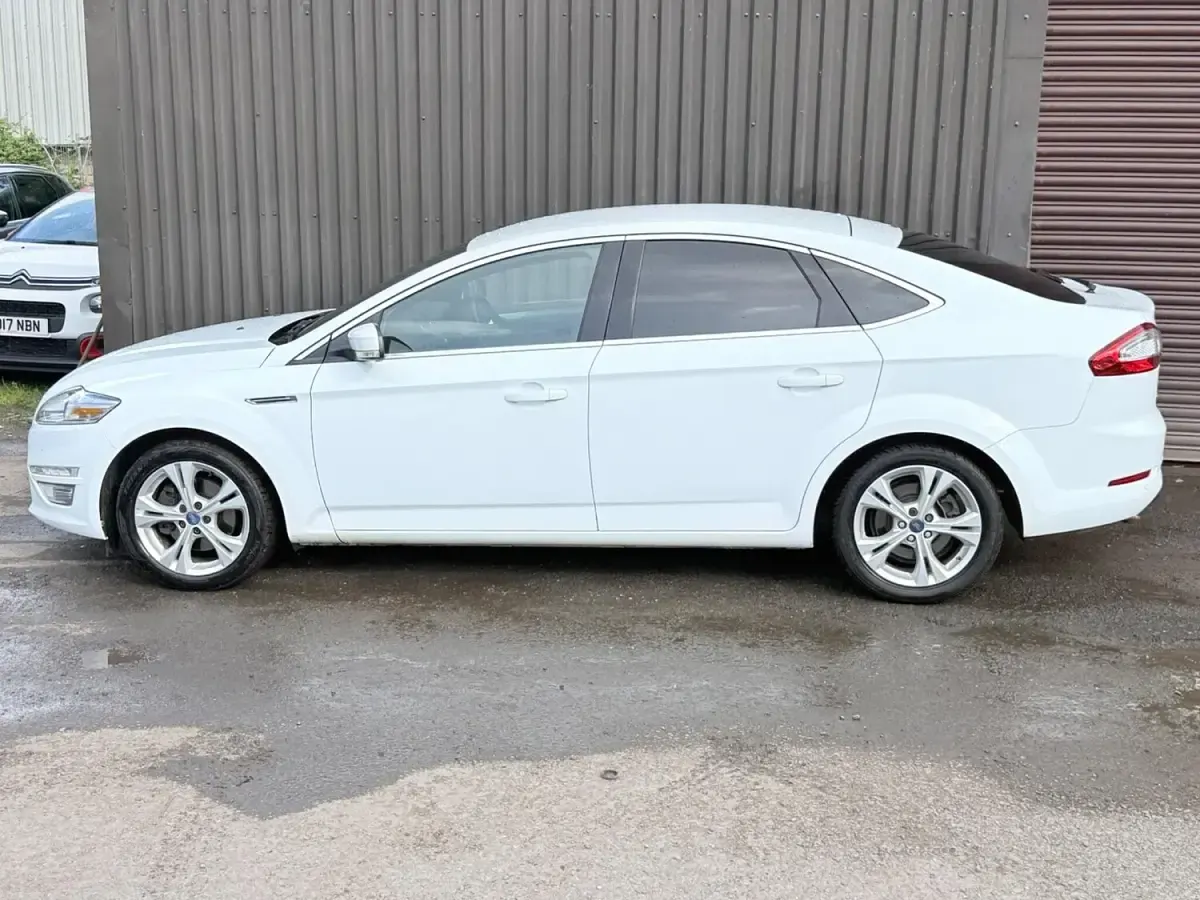 Used Ford Mondeo Business Edition 150 HP (110 kW) 2014 White Hatchback