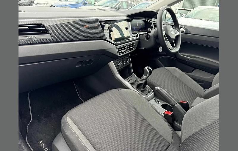 Used VW Polo Life 79 HP (58 kW) 2025 Silver Hatchback