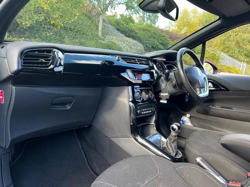 Used Citroën DS3 PureTech 110 HP (80 kW) 2015 Blue Hatchback