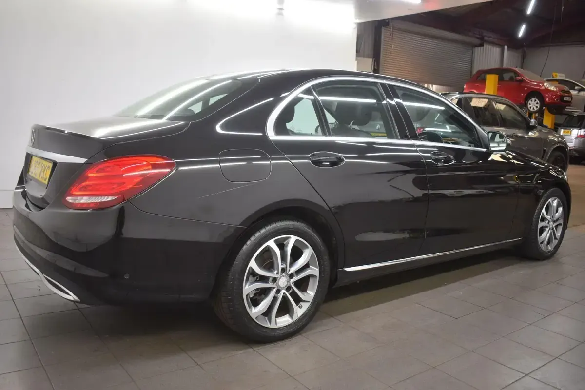 Used Mercedes C200 136 HP (100 kW) 2015 Black Sedan
