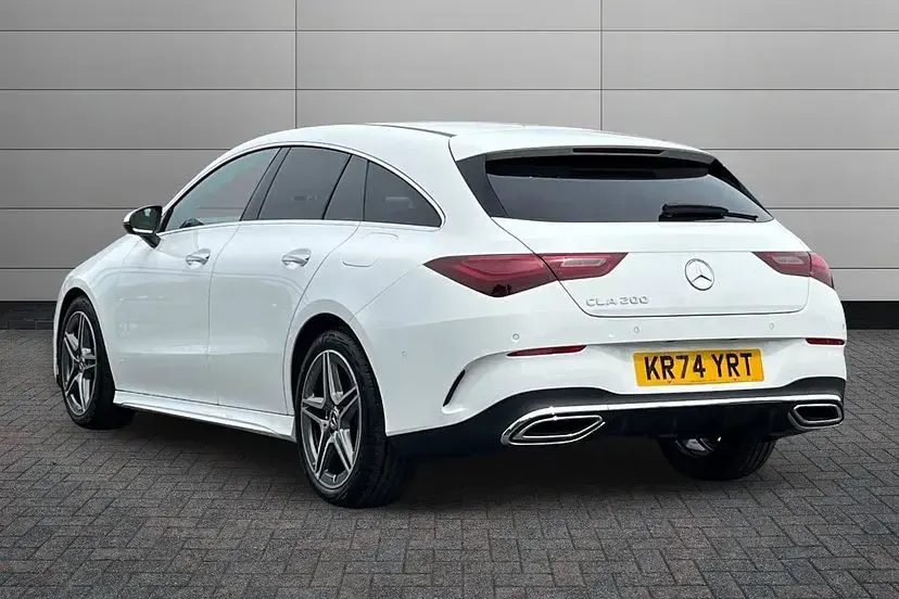 Used Mercedes CLA200 Executive 175 HP (128 kW) 2024 Polar white Estate