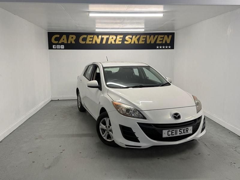 Begagnad Mazda 3 2011 Vit Halvkombi