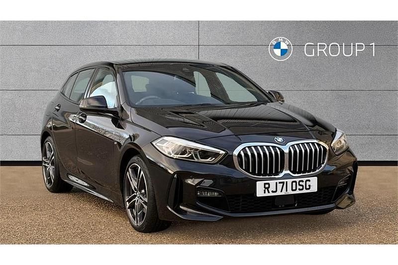 Black sapphire metallic paint Used 2022 BMW 118 M Sport Hatchback | £19,650 (Good price) - Image 1/4