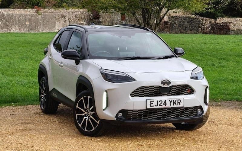 Used 2025 Toyota Yaris Hybrid Sport Estate | £25,889 (Good price) - Image 1/2