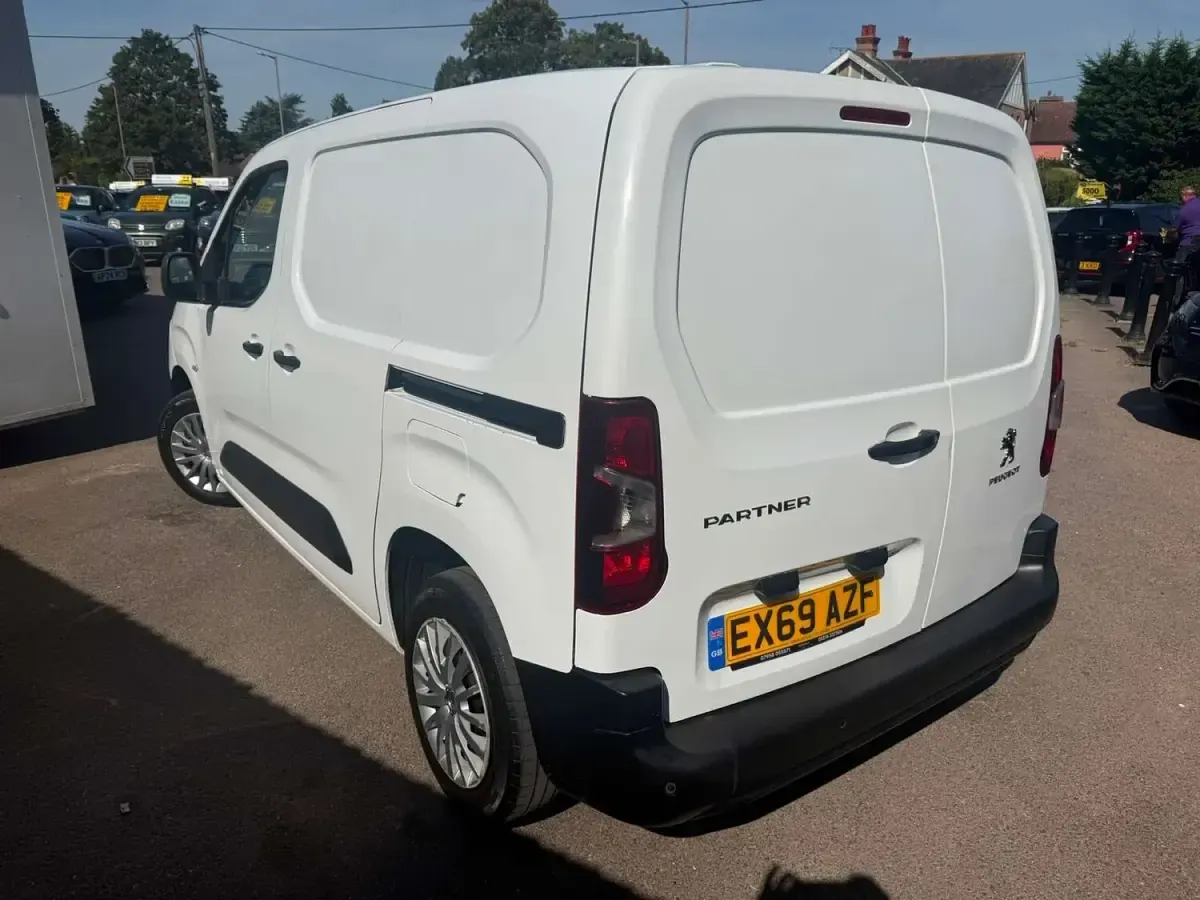 Used Peugeot Partner 2019 White MPV